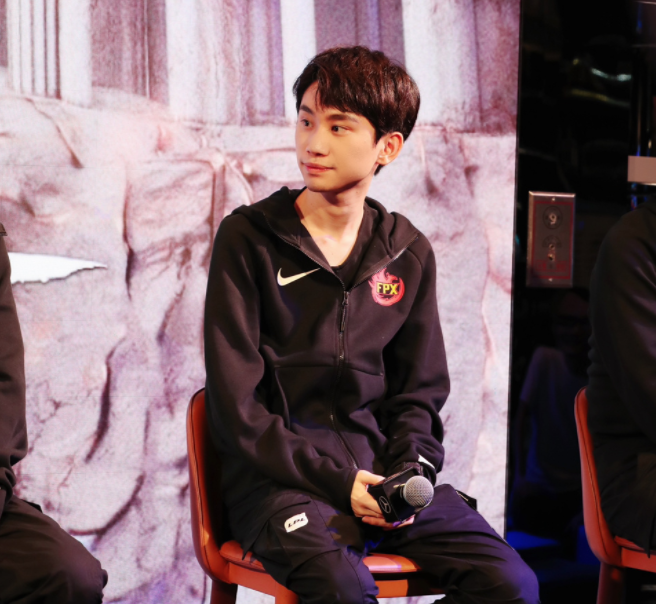 Doinb在老鹰比赛中败北，挺进下一轮引发热议！